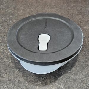 Tupperware Crystalwave 4 1/4 cup Round Container